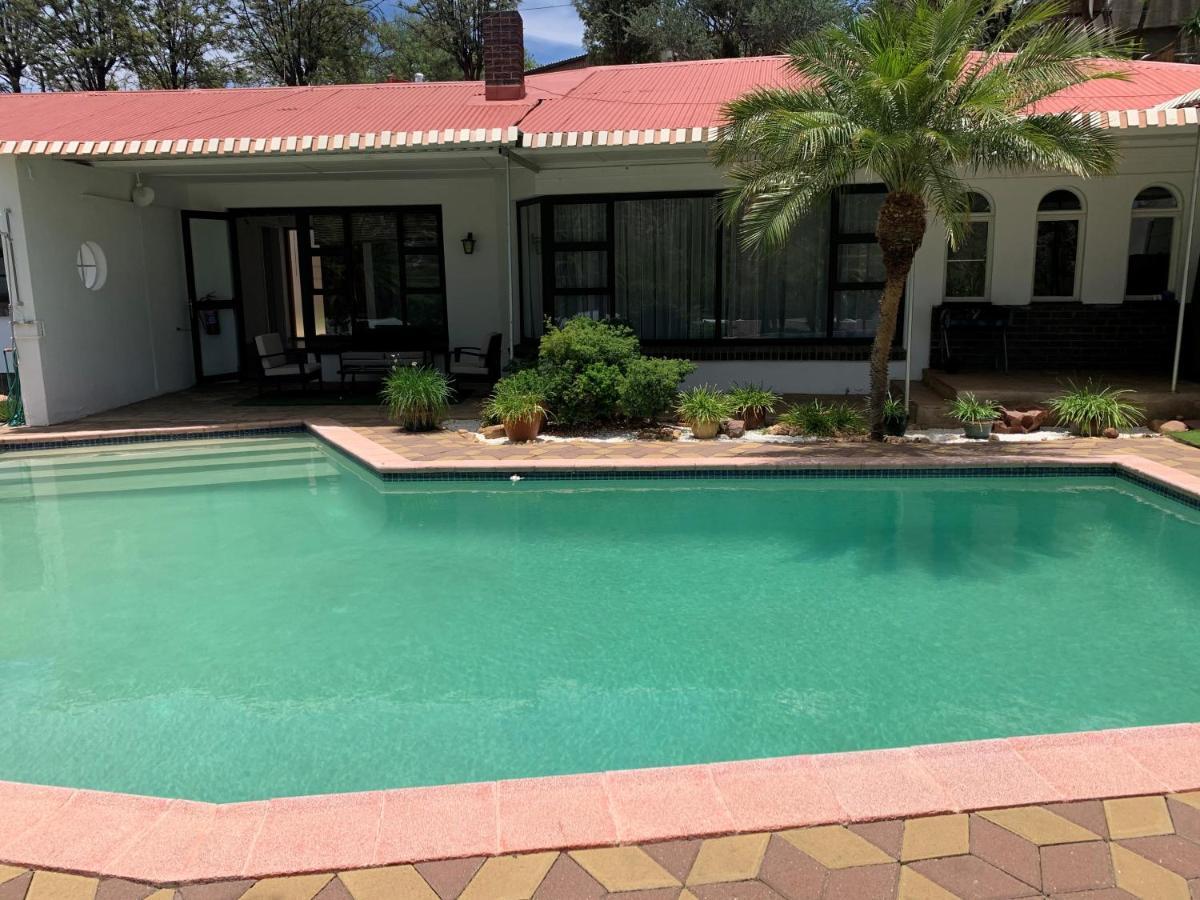 Tourmaline Holiday House Villa Windhoek Luaran gambar