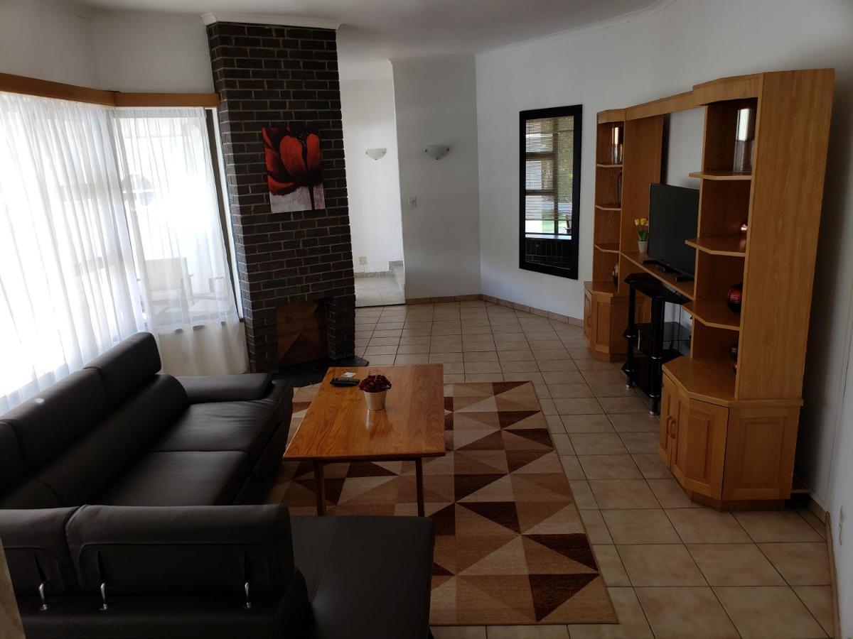 Tourmaline Holiday House Villa Windhoek Luaran gambar