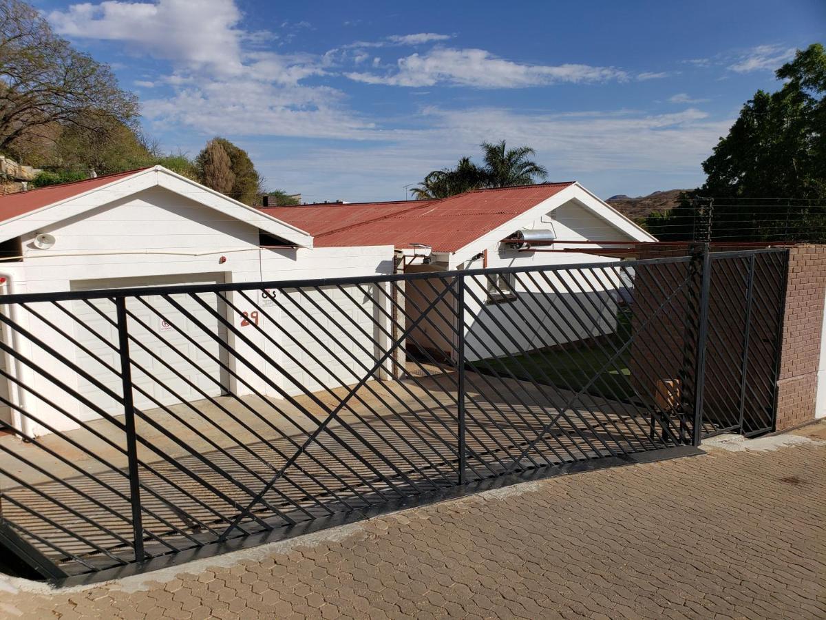 Tourmaline Holiday House Villa Windhoek Luaran gambar